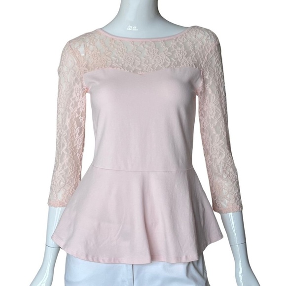 Express Pink Peplum Top Sweetheart Lace Neckline And Lace 3/4 Sleeve Size M NWT - Picture 1 of 8